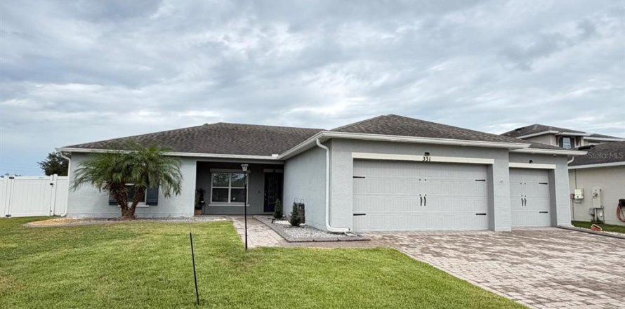 Villa ou maison à Kissimmee, Floride 4 chambres, 200.39 m2 № 2400363