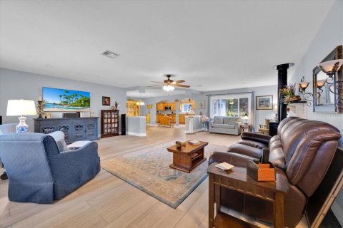 Casa en venta en Dade City, Florida, 4 dormitorios, 172.33 m2 № 1911511 - foto 3