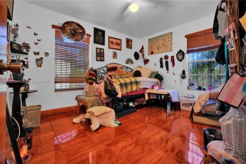 House in Homestead, Florida 4 bedrooms, 125.42 sq.m. № 1956755 - photo 14