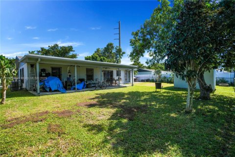 House in Homestead, Florida 4 bedrooms, 125.42 sq.m. № 1956755 - photo 18