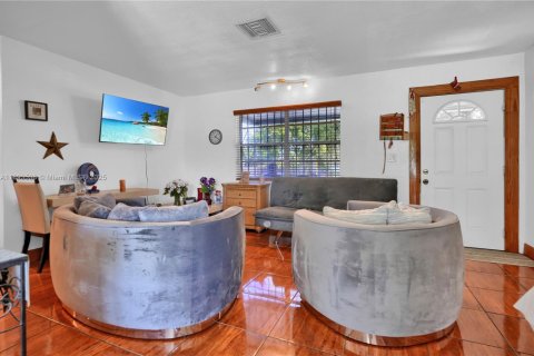 House in Homestead, Florida 4 bedrooms, 125.42 sq.m. № 1956755 - photo 7