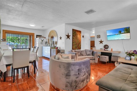 House in Homestead, Florida 4 bedrooms, 125.42 sq.m. № 1956755 - photo 5