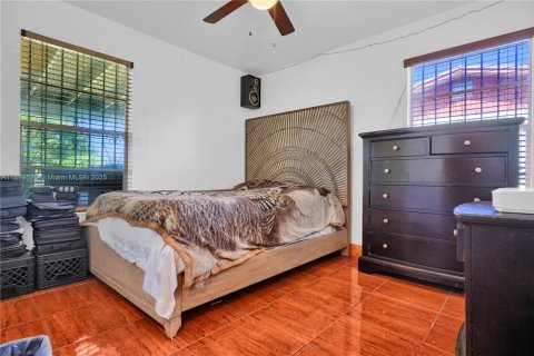 House in Homestead, Florida 4 bedrooms, 125.42 sq.m. № 1956755 - photo 11