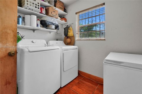 House in Homestead, Florida 4 bedrooms, 125.42 sq.m. № 1956755 - photo 15