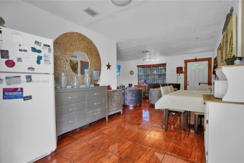 House in Homestead, Florida 4 bedrooms, 125.42 sq.m. № 1956755 - photo 13