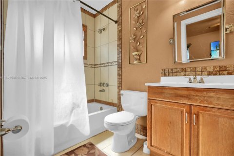 House in Homestead, Florida 4 bedrooms, 125.42 sq.m. № 1956755 - photo 9