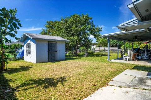 House in Homestead, Florida 4 bedrooms, 125.42 sq.m. № 1956755 - photo 16