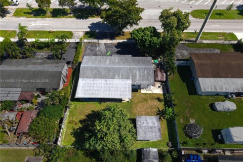 House in Homestead, Florida 4 bedrooms, 125.42 sq.m. № 1956755 - photo 23