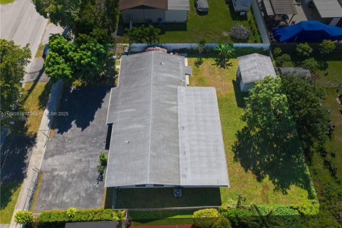 House in Homestead, Florida 4 bedrooms, 125.42 sq.m. № 1956755 - photo 22