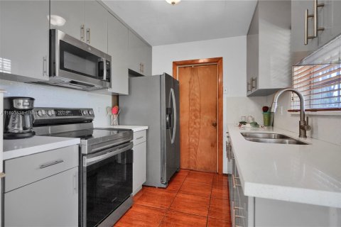 House in Homestead, Florida 4 bedrooms, 125.42 sq.m. № 1956755 - photo 29