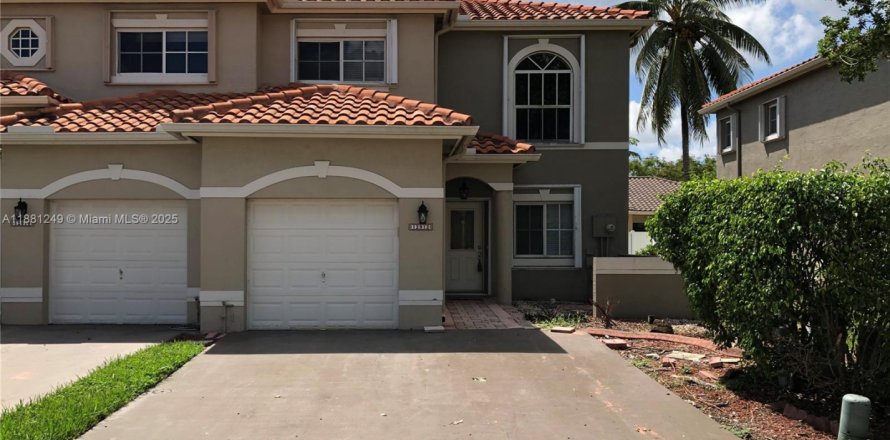 Adosado en Miramar, Florida 3 dormitorios, 121.14 m2 № 1925275