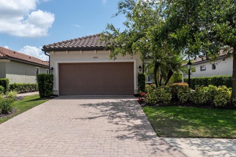 House in Bradenton, Florida 2 bedrooms, 156.45 sq.m. № 1785548 - photo 2