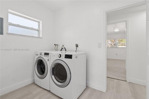 Villa ou maison à vendre à Lauderhill, Floride: 5 chambres № 2030291 - photo 17