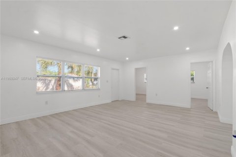 Villa ou maison à vendre à Lauderhill, Floride: 5 chambres № 2030291 - photo 10