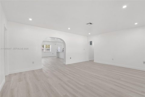 Villa ou maison à vendre à Lauderhill, Floride: 5 chambres № 2030291 - photo 9