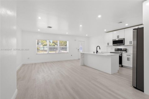 Villa ou maison à vendre à Lauderhill, Floride: 5 chambres № 2030291 - photo 6