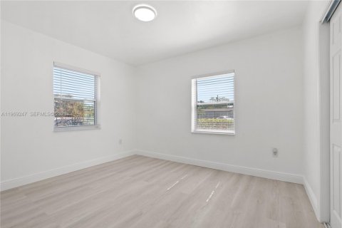 Villa ou maison à vendre à Lauderhill, Floride: 5 chambres № 2030291 - photo 11