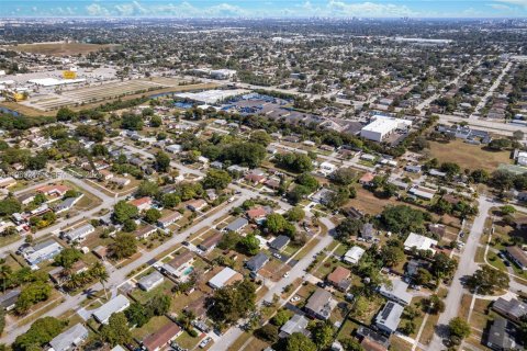 Villa ou maison à vendre à Lauderhill, Floride: 5 chambres № 2030291 - photo 22