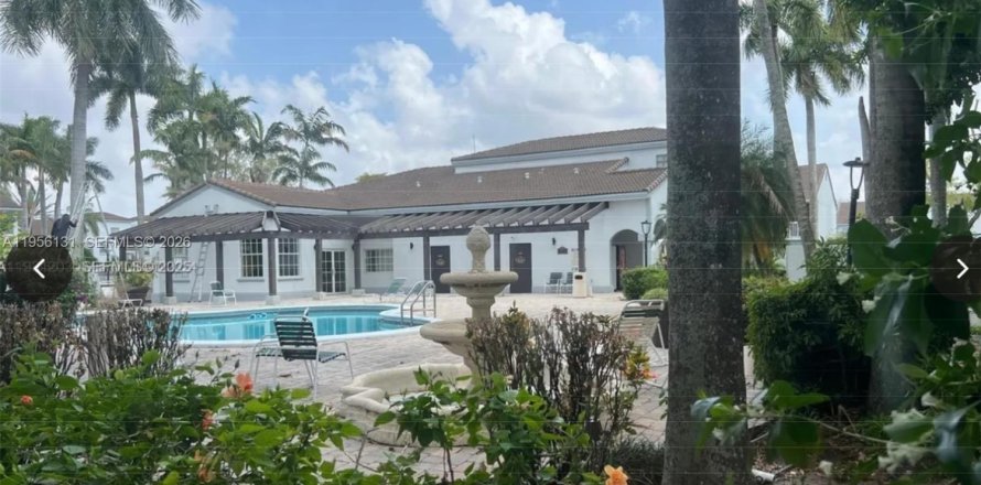 Кондоминиум с 2 спальнями в Дорал, Флорида № 2009878