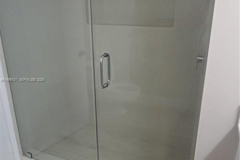 Condo in Doral, Florida, 2 bedrooms  № 2009878 - photo 5