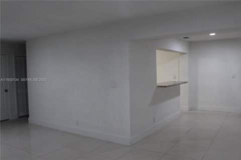 Casa en alquiler en Hollywood, Florida, 4 dormitorios, 169.73 m2 № 1991885 - foto 28