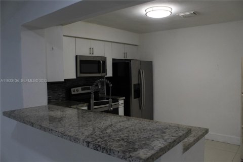 Casa en alquiler en Hollywood, Florida, 4 dormitorios, 169.73 m2 № 1991885 - foto 6