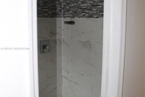 Casa en alquiler en Hollywood, Florida, 4 dormitorios, 169.73 m2 № 1991885 - foto 13