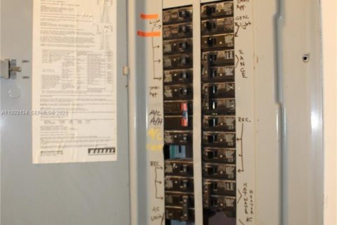 Casa en alquiler en Hollywood, Florida, 4 dormitorios, 169.73 m2 № 1991885 - foto 27