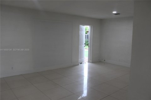 Casa en alquiler en Hollywood, Florida, 4 dormitorios, 169.73 m2 № 1991885 - foto 10