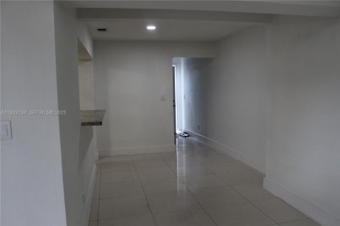 Casa en alquiler en Hollywood, Florida, 4 dormitorios, 169.73 m2 № 1991885 - foto 26