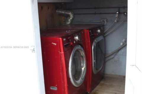 Casa en alquiler en Hollywood, Florida, 4 dormitorios, 169.73 m2 № 1991885 - foto 24