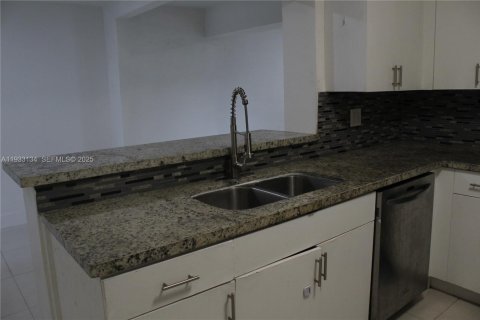 Casa en alquiler en Hollywood, Florida, 4 dormitorios, 169.73 m2 № 1991885 - foto 8