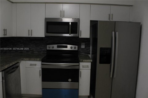 Casa en alquiler en Hollywood, Florida, 4 dormitorios, 169.73 m2 № 1991885 - foto 7