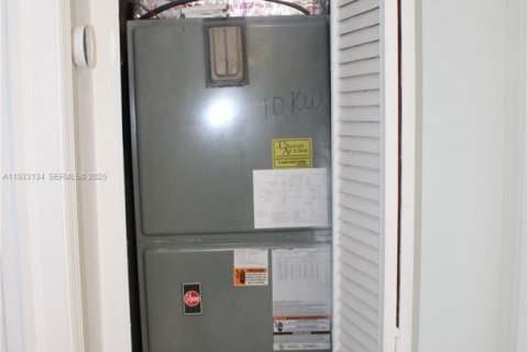 Casa en alquiler en Hollywood, Florida, 4 dormitorios, 169.73 m2 № 1991885 - foto 18