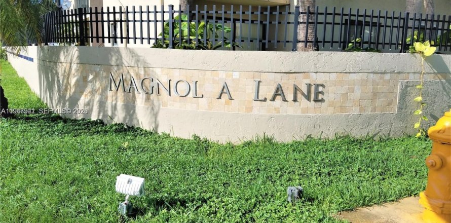 Кондоминиум с 2 спальнями в Майами, Флорида № 2004037