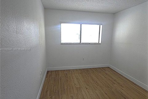 Снять в аренду кондоминиум в Майами, Флорида 2 спальни, 72.84м2, № 2004037 - фото 6