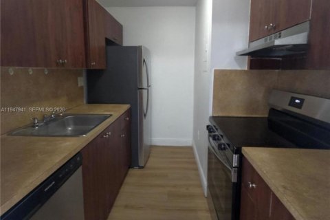 Снять в аренду кондоминиум в Майами, Флорида 2 спальни, 72.84м2, № 2004037 - фото 2