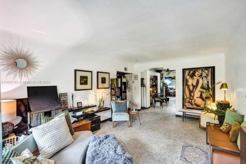 House in Miami, Florida 2 bedrooms, 142.33 sq.m. № 1872598 - photo 14