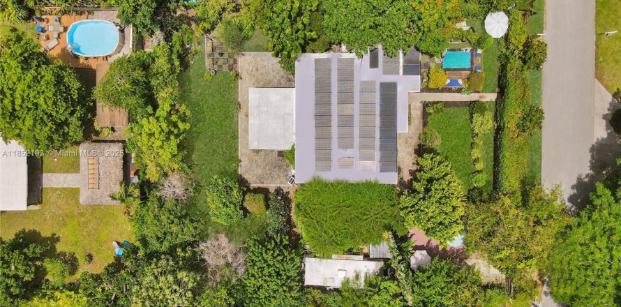 House in Miami, Florida 2 bedrooms, 142.33 sq.m. № 1872598