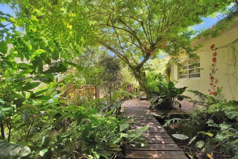 House in Miami, Florida 2 bedrooms, 142.33 sq.m. № 1872598 - photo 10
