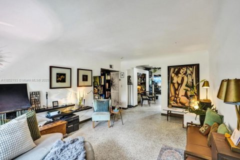 House in Miami, Florida 2 bedrooms, 142.33 sq.m. № 1872598 - photo 26
