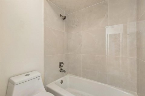 Townhouse in Plant City, Florida 3 bedrooms, 143.26 sq.m. № 2208708 - photo 20