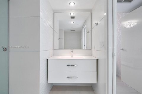 Condominio en venta en Sunny Isles Beach, Florida, 2 dormitorios, 147.06 m2 № 1869952 - foto 18