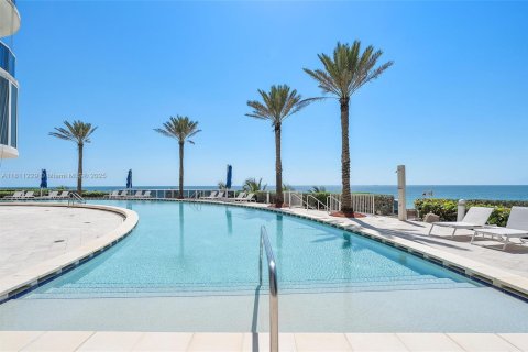 Condominio en venta en Sunny Isles Beach, Florida, 2 dormitorios, 147.06 m2 № 1869952 - foto 23