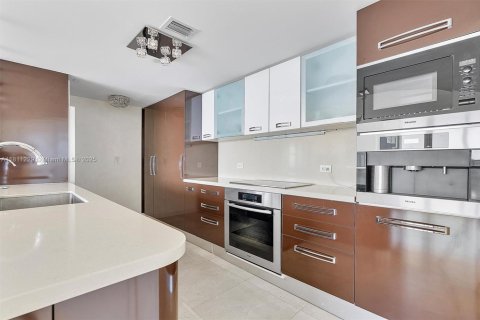 Condominio en venta en Sunny Isles Beach, Florida, 2 dormitorios, 147.06 m2 № 1869952 - foto 8