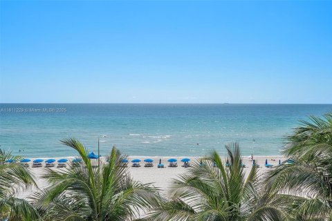 Condominio en venta en Sunny Isles Beach, Florida, 2 dormitorios, 147.06 m2 № 1869952 - foto 26