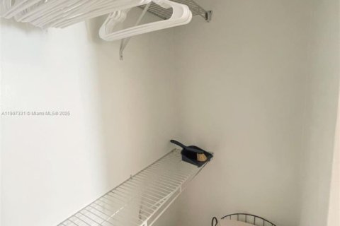 Снять в аренду квартиру в Майами, Флорида 379.04м2, № 1963660 - фото 3