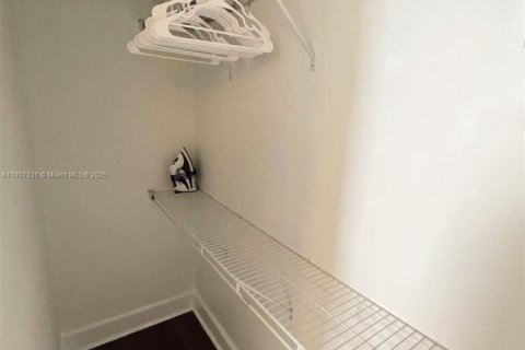 Снять в аренду квартиру в Майами, Флорида 379.04м2, № 1963660 - фото 4