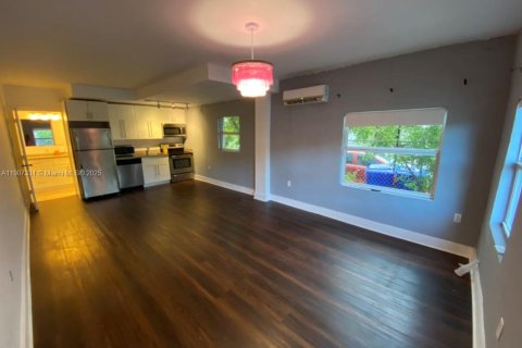 Снять в аренду квартиру в Майами, Флорида 379.04м2, № 1963660 - фото 1