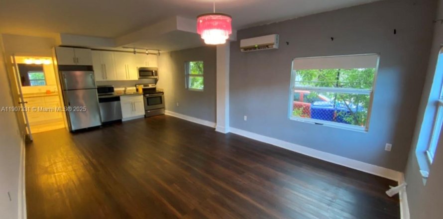 Студия в Майами, Флорида № 1963660